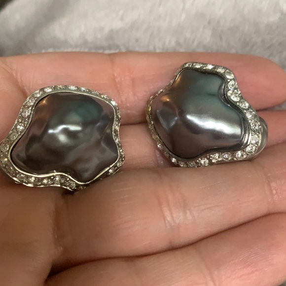 Kenneth Jay Lane pearl Vintage Deco Inspired Mabé Pearl Earrings clip earings - Picture 7 of 13